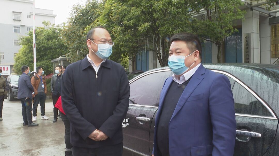 中方：爱心企业向防疫一线捐赠物资