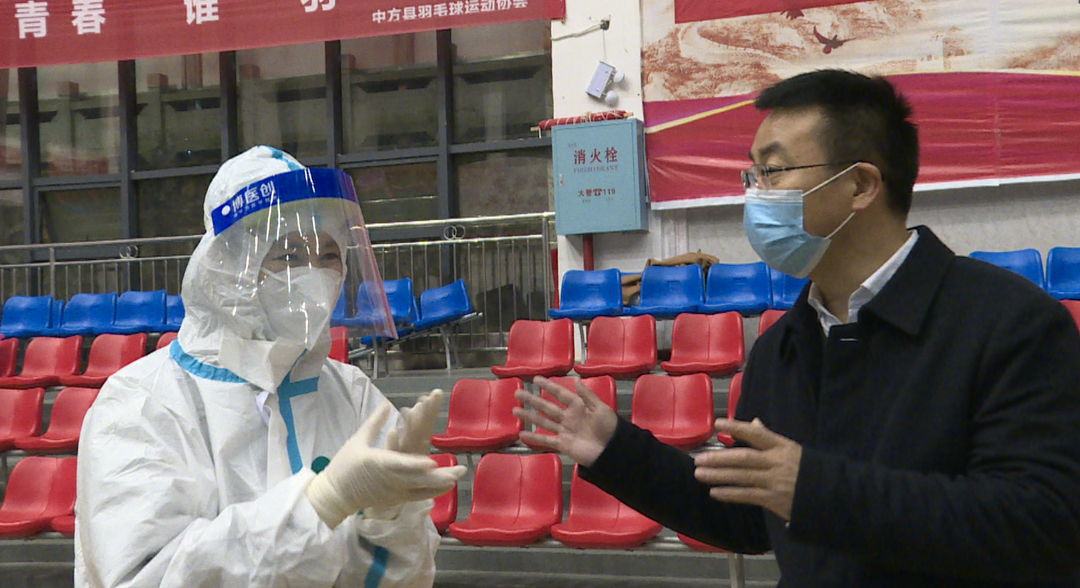张家铣连夜现场调度部署核酸检测采样工作