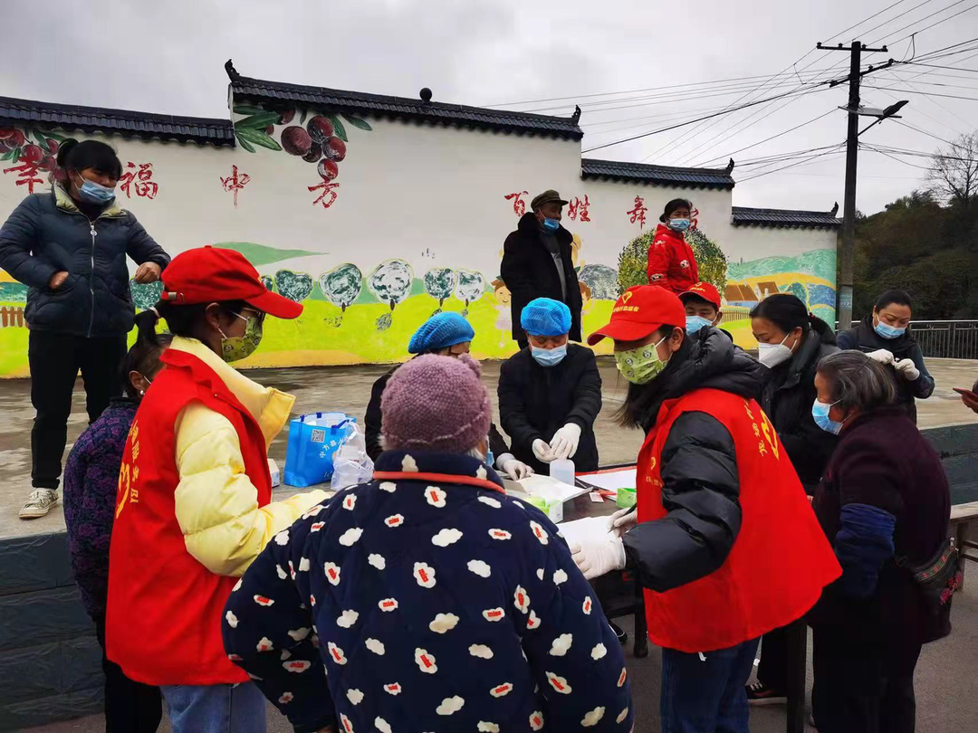 花桥镇：龙场学校教师开展志愿活动