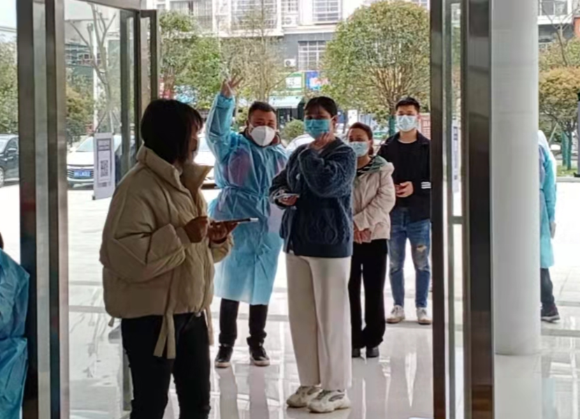 中方镇：芙蓉社区飘扬“志愿红”