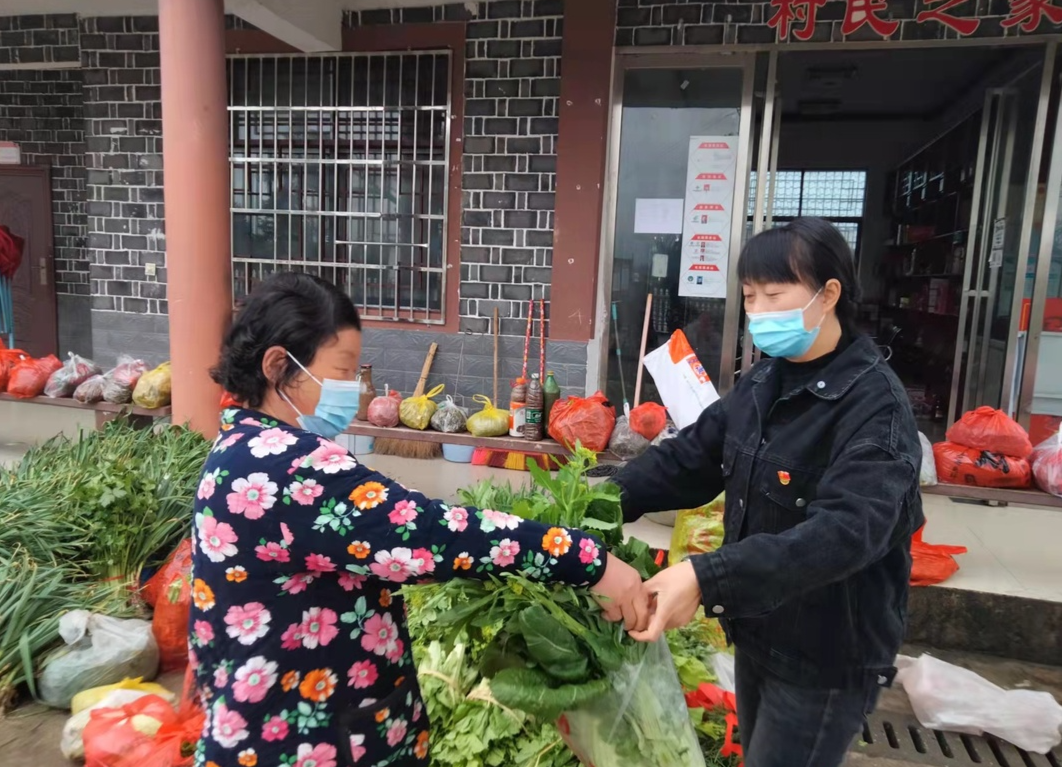 把新鲜蔬菜送到抗疫一线去！—— 中方铜湾村民小篮子提来5000斤蔬菜送鹤城