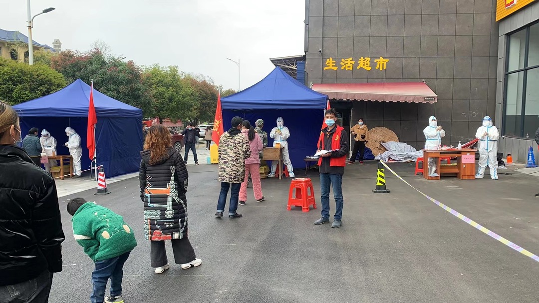 县委党校：携手志愿者  同心共战“疫”