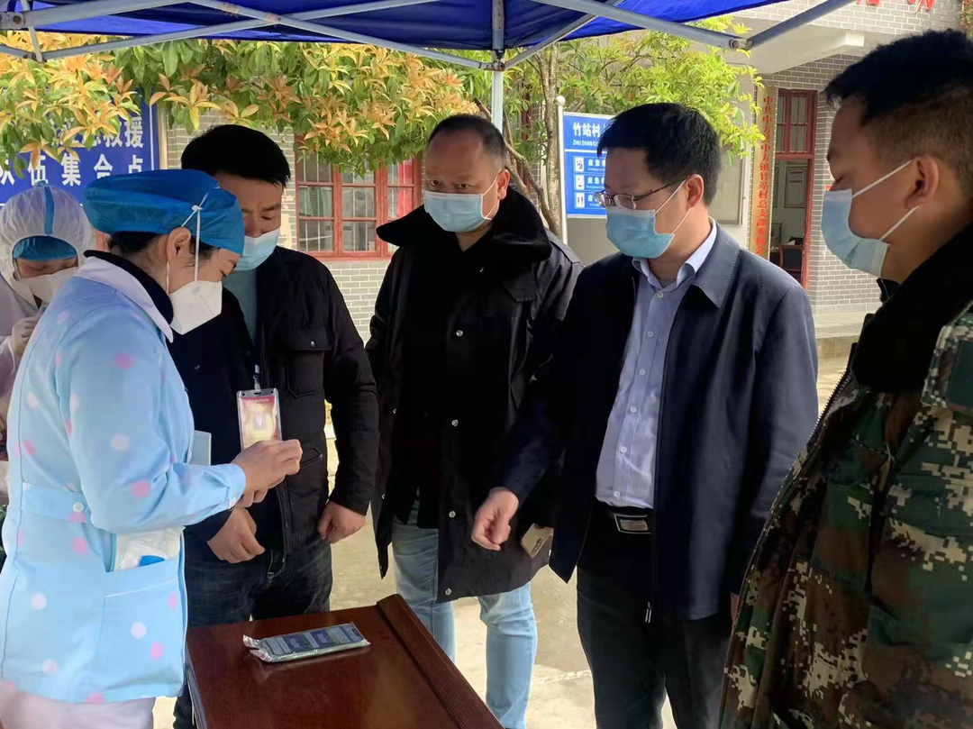 县发改局：积极协助驻村开展核酸检测