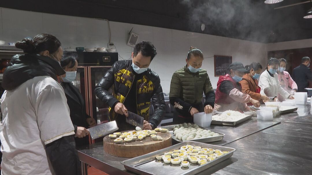 中方：爱心餐饮企业为一线配送爱心餐1200余份