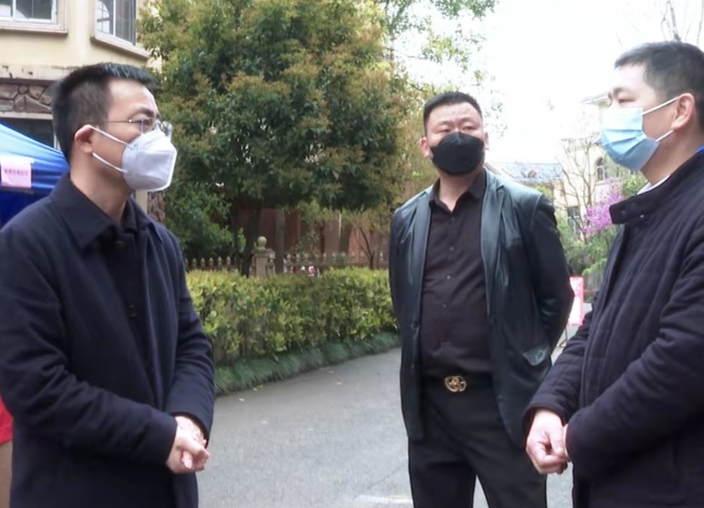 张家铣深入小区和集中隔离点现场督导调研疫情防控工作
