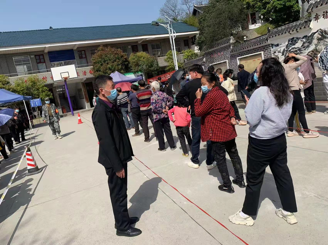 竹站村：老支书退休不退“疫”