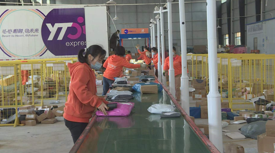中方：快递公司加大消杀力度 严守物流防线