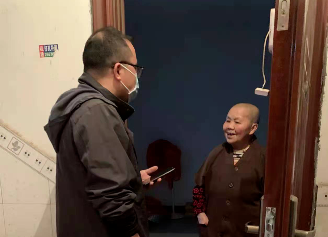 县纪委监委党员干部下沉一线战疫情