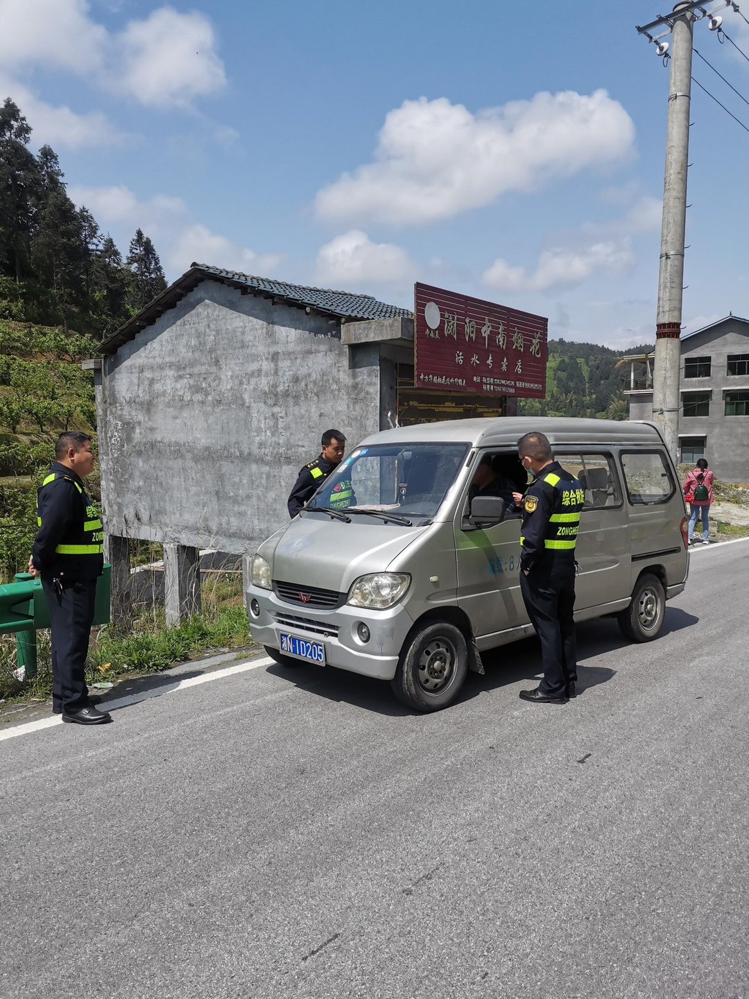 铁坡镇开展交通顽瘴痼疾专项整治行动