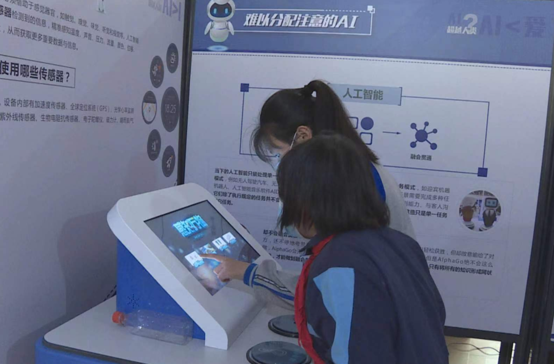 中国流动科技馆巡展活动走进中方中兴学校