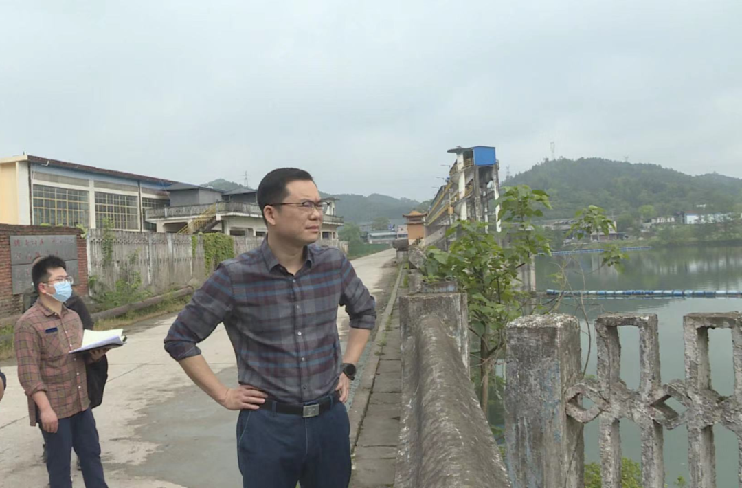 胡杰到三角滩电站巡河并调研宇隆水电有限公司