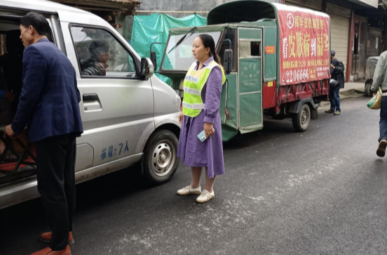 接龙镇：常态化开展道路交通安全文明劝导行动