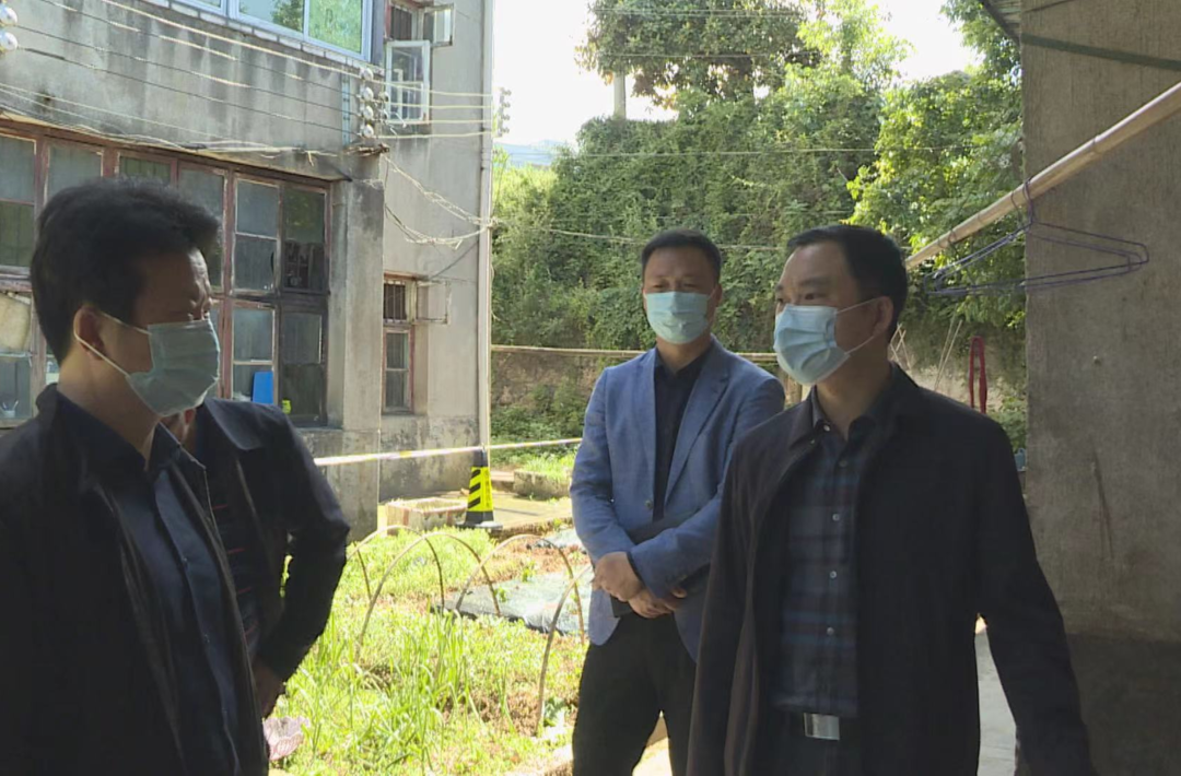 胡杰督导房屋建筑安全工作