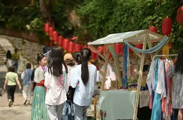 中方：“五一”小长假 旅游市场持续“升温”