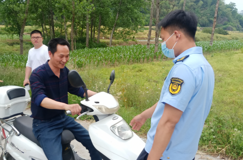 铜鼎镇交通顽瘴痼疾整治持续发力“重拳出击”