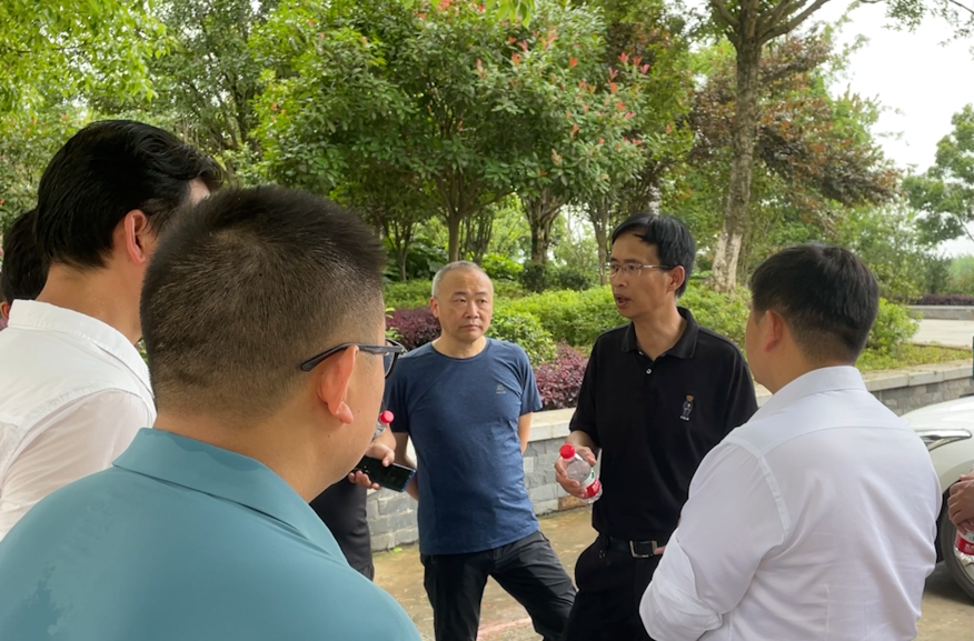 省体育局二级巡视员付黎明一行赴中方县调研