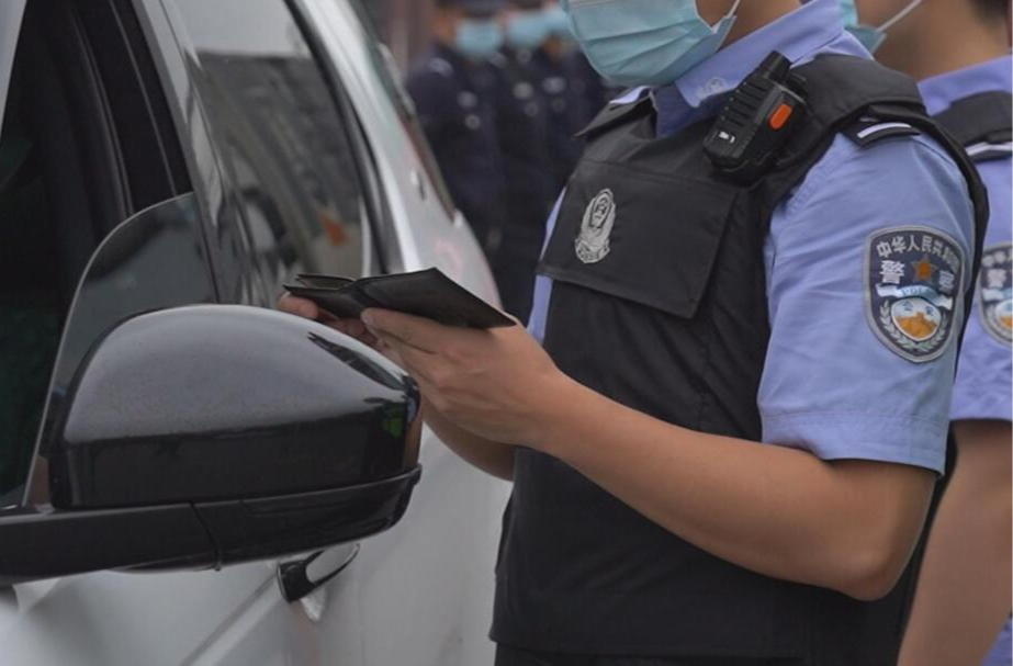 挺身亮剑勇作为  禁毒现场扬警威——中方县禁毒工作纪实