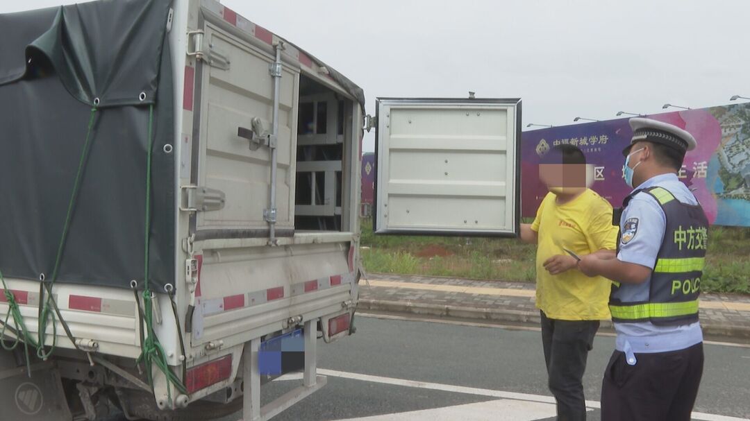 中方：重拳整治“赶集日”道路交通“顽瘴痼疾”