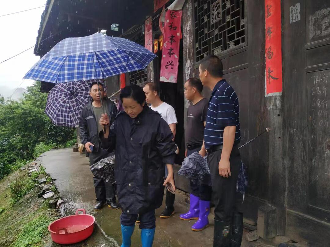 石径霞到袁家镇督查指导防汛抗灾工作