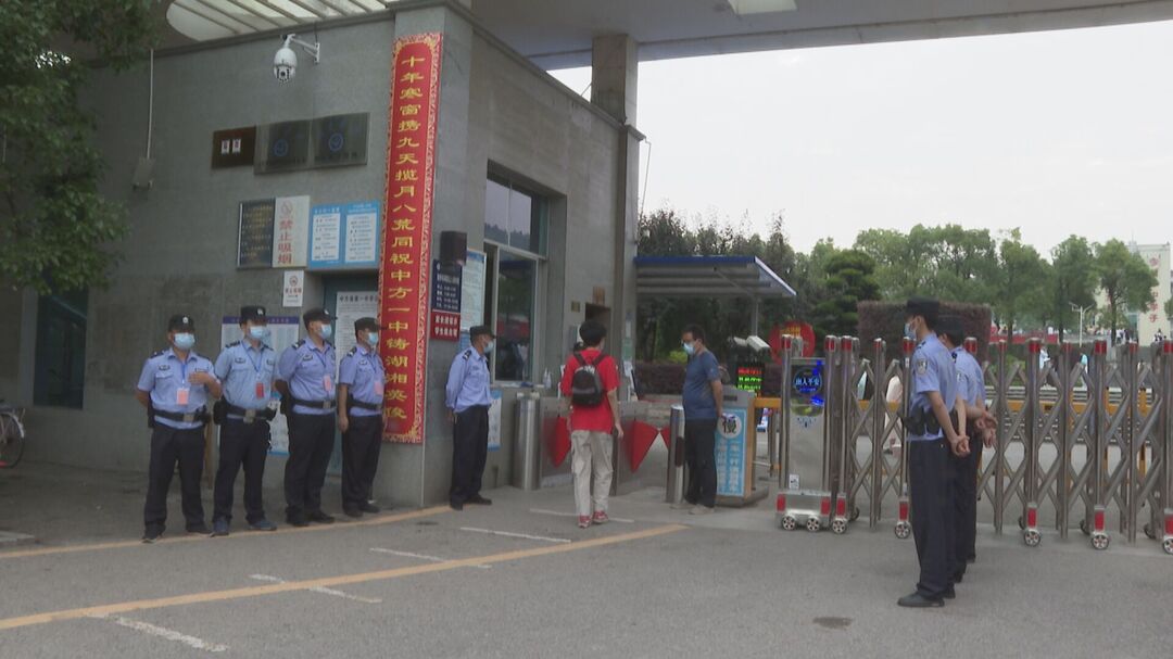 高考进行时 中方公安开启“护航模式”
