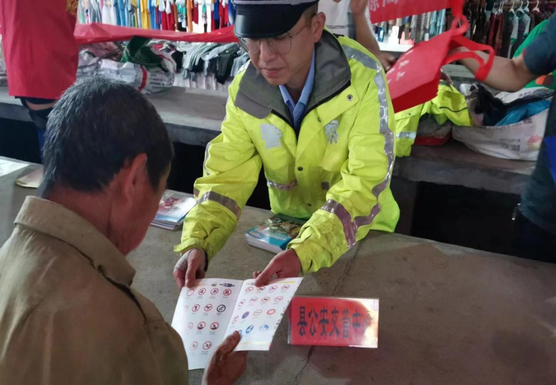 中方：交通安全宣传进农村 让群众把“安全”带回家