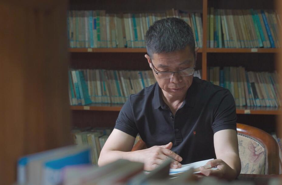 清廉家风丨中方：氤氲书香铺底色 言传身教传家风