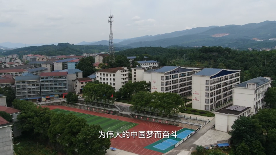 喜迎二十大·向党表红心丨学生夏舒杰、陈思雨向党表白