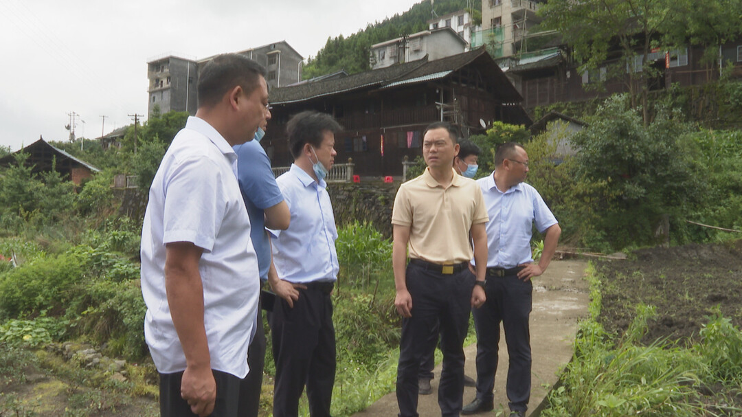 胡杰赴乡镇调研污水处理厂建设情况