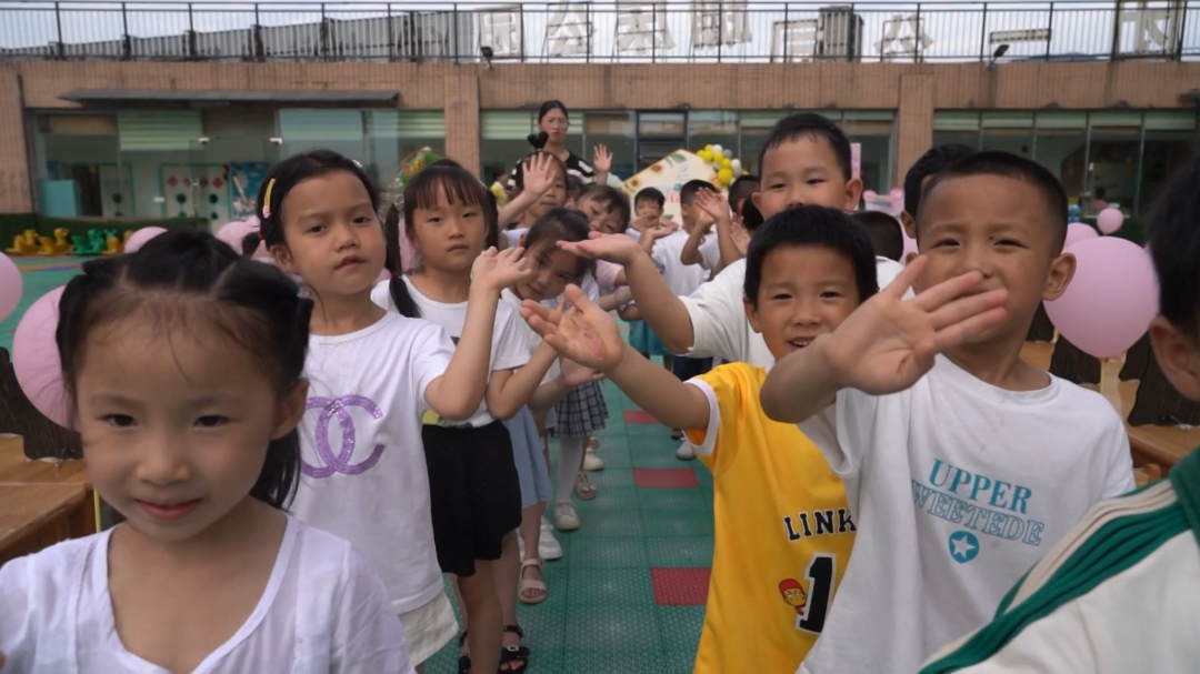 喜迎二十大·向党表红心丨中方：萌娃毕业季向党表白