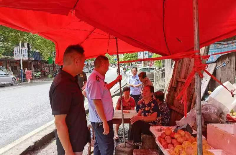 中方县花桥镇：紧抓集镇沿街环境 助力提升城镇形象