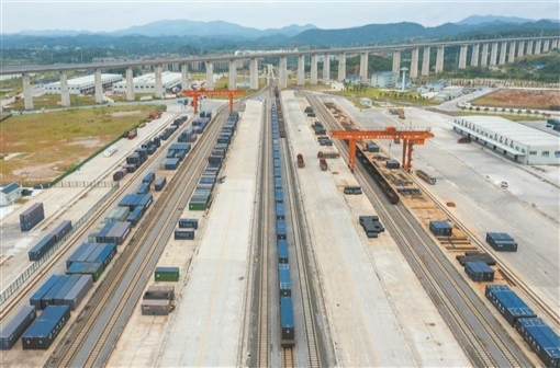 大道向前·跃上新高地丨怀化国际陆港：山与海的握手