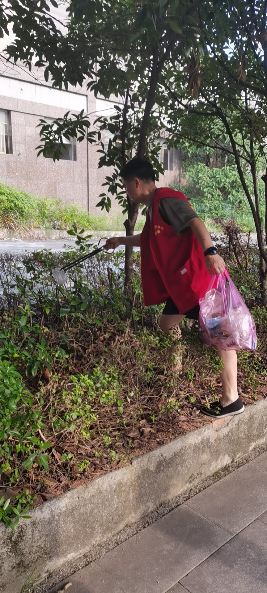 县政府办：我们出汗，城市出彩！