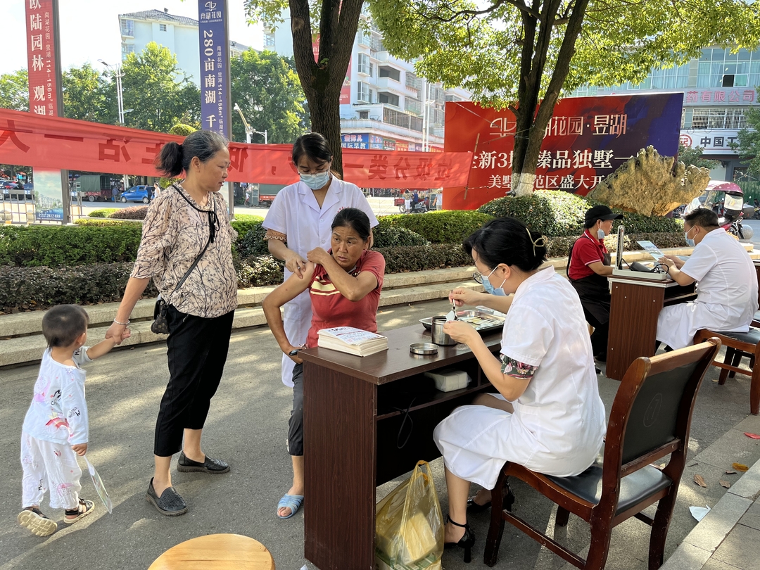 中方县开展《中医药法》实施五周年宣传暨中医义诊活动