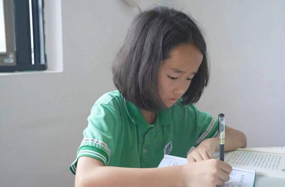 中方：农家书屋溢书香  点燃文化振兴新希望