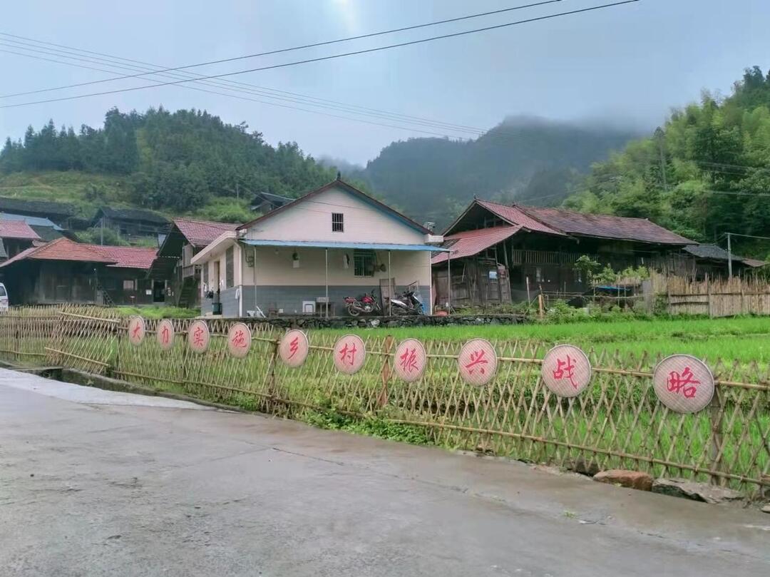 中方县蒿吉坪瑶族乡：人居环境整治持续发力 美丽瑶乡换新颜