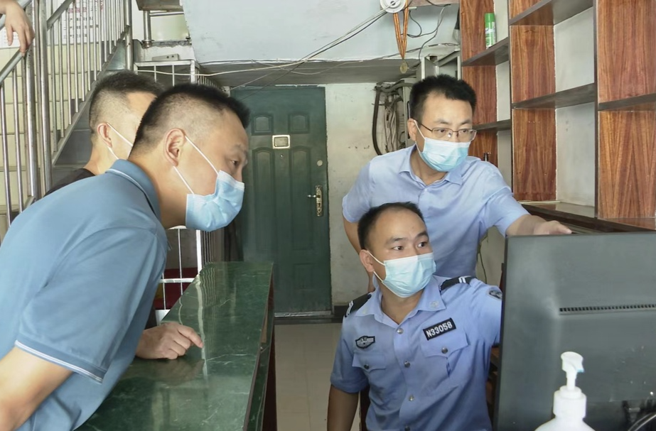 张家铣现场督导核酸采样点和隔离点疫情防控工作