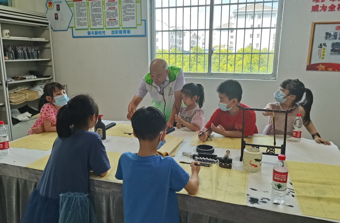 中方县妇联开展亲子廉洁书法活动