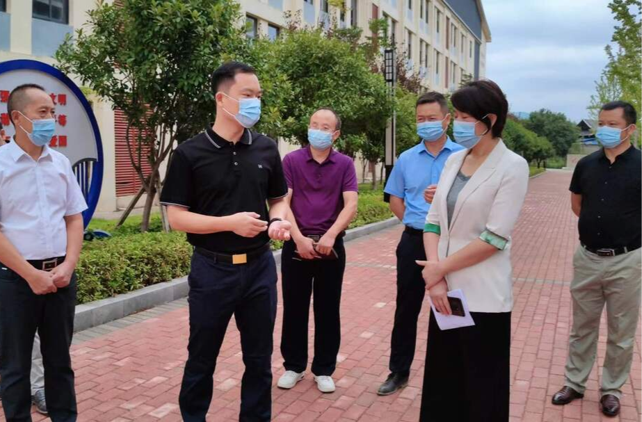 胡杰实地督导安全生产、疫情防控、秋季开学等工作