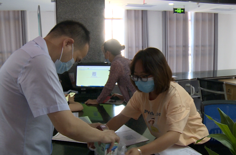 中方：优化营商环境再升级  新开办企业首套印章“免费刻”