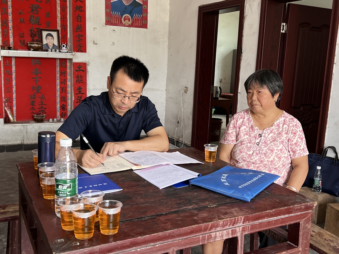 张家铣深入中方镇走访结对联系脱贫户调研乡村振兴工作
