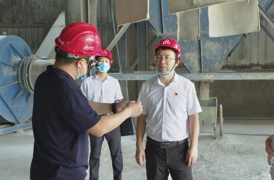 张家铣深入企业检查安全生产工作