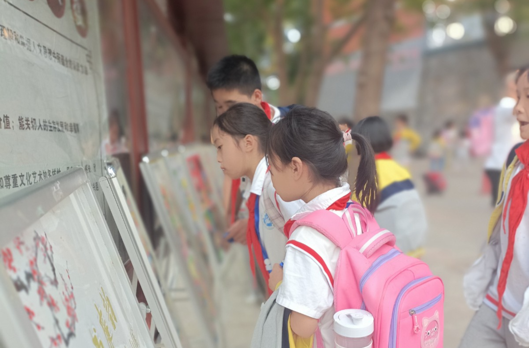中方镇中心小学举办社团书画作品展