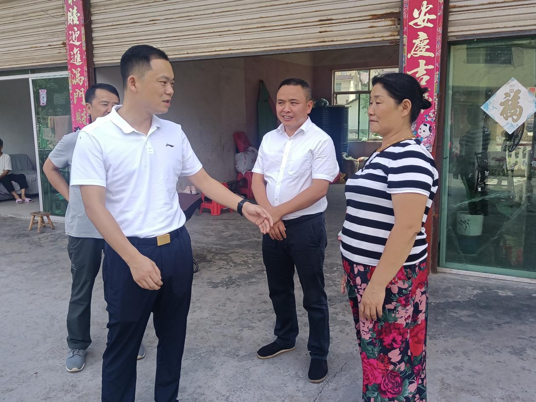 胡杰到乡镇督导森林防火及疫情防控等工作