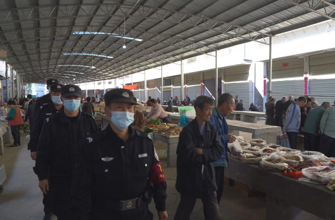 中方县新建派出所：加大社会治安力度   集市巡逻常态化
