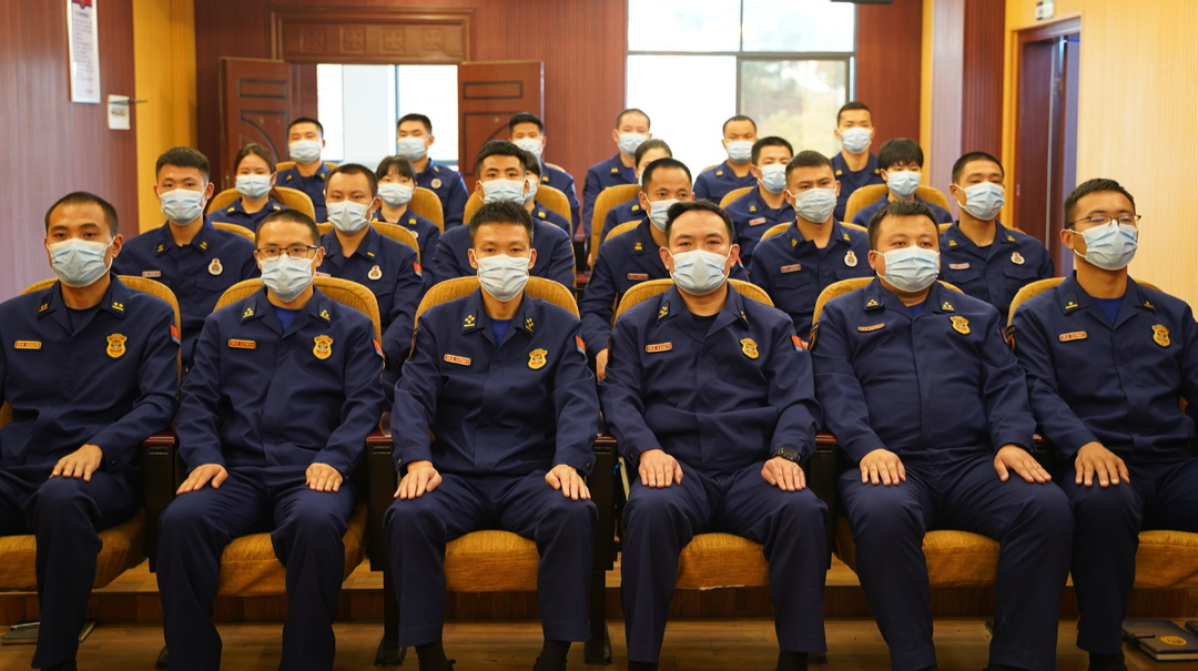 中方县消防救援大队集中收看收听党的二十大开幕会