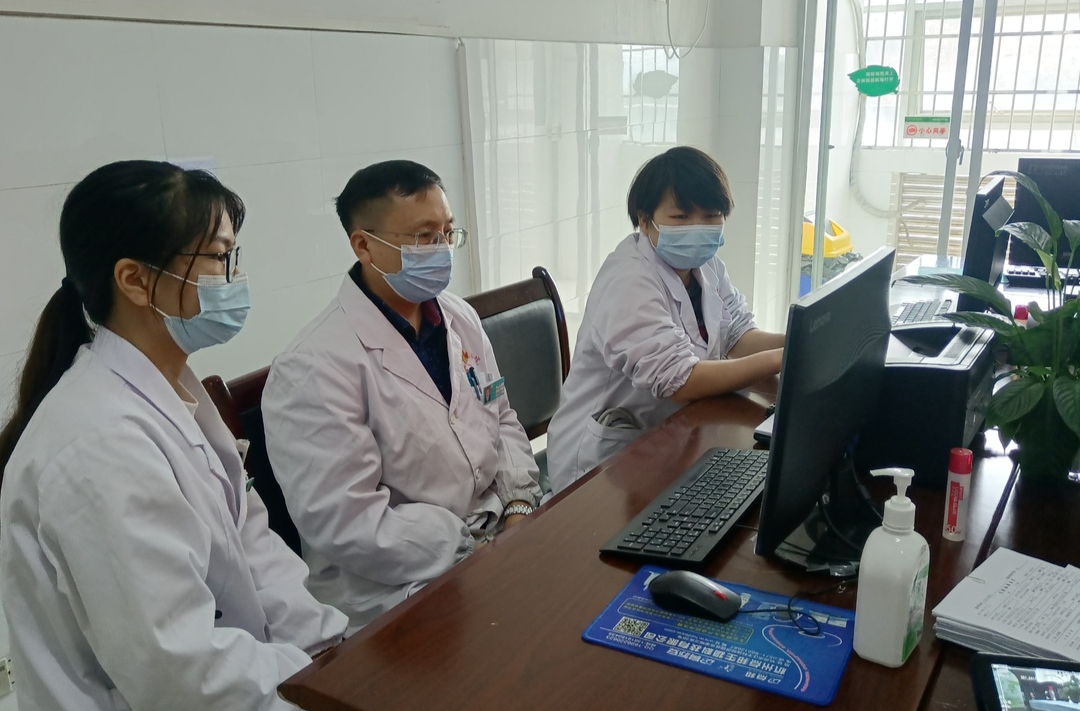 中方县人民医院组织医务人员、患者及家属收看收听党的二十大开幕会