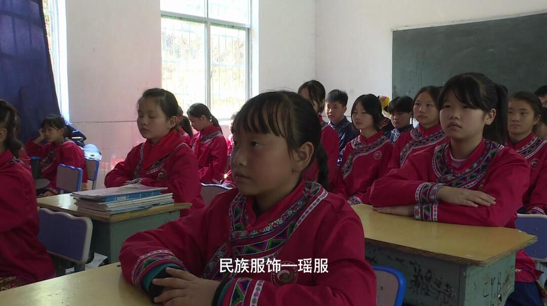 视频|“瑶乡娃娃”收看收听党的二十大开幕会盛况直播