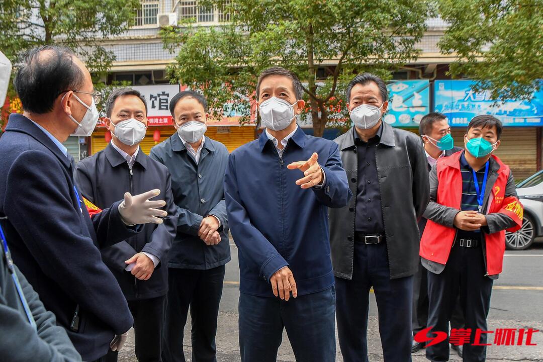 许忠建在视频连线慰问一线医护人员和现场督导疫情防控工作时强调：发扬连续作战优良作风 坚决打赢疫情防控硬仗