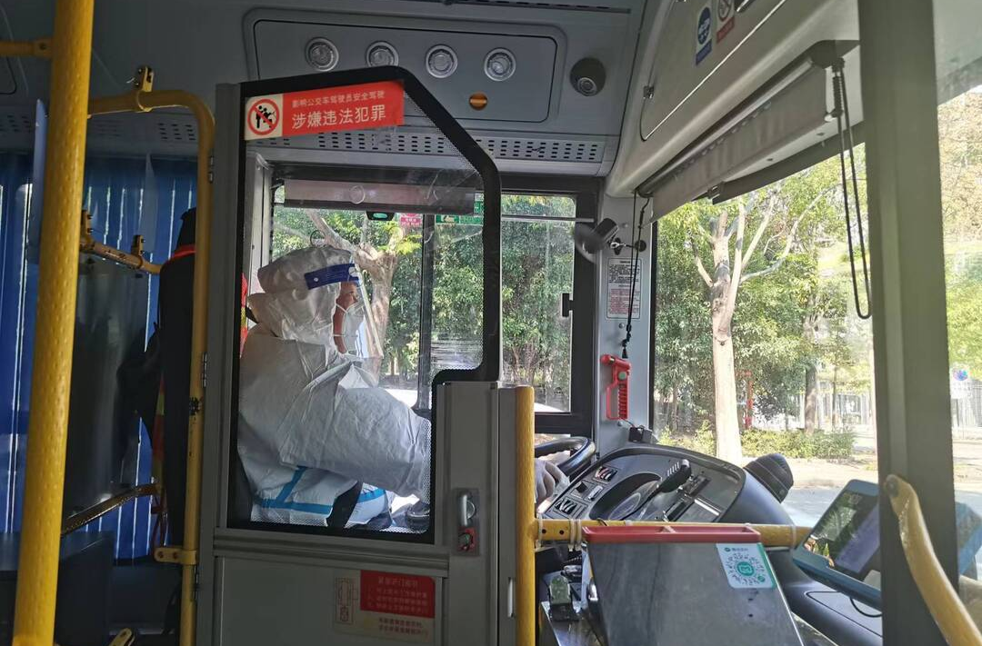 中方县：隔离转运路上的公交“逆行者”