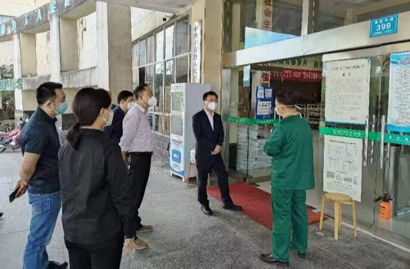 张家铣现场调研县人民医院全面复诊工作